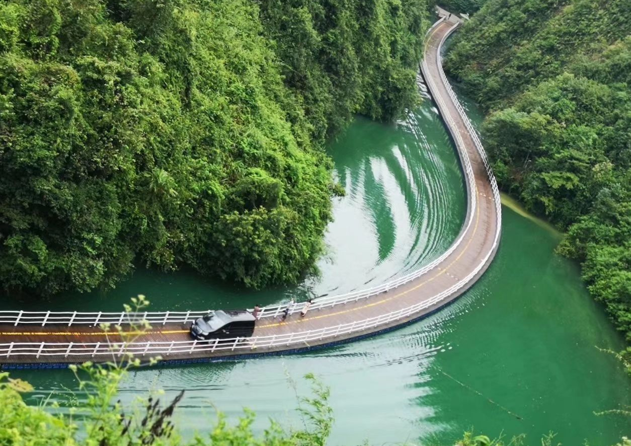 屏山峡谷河面