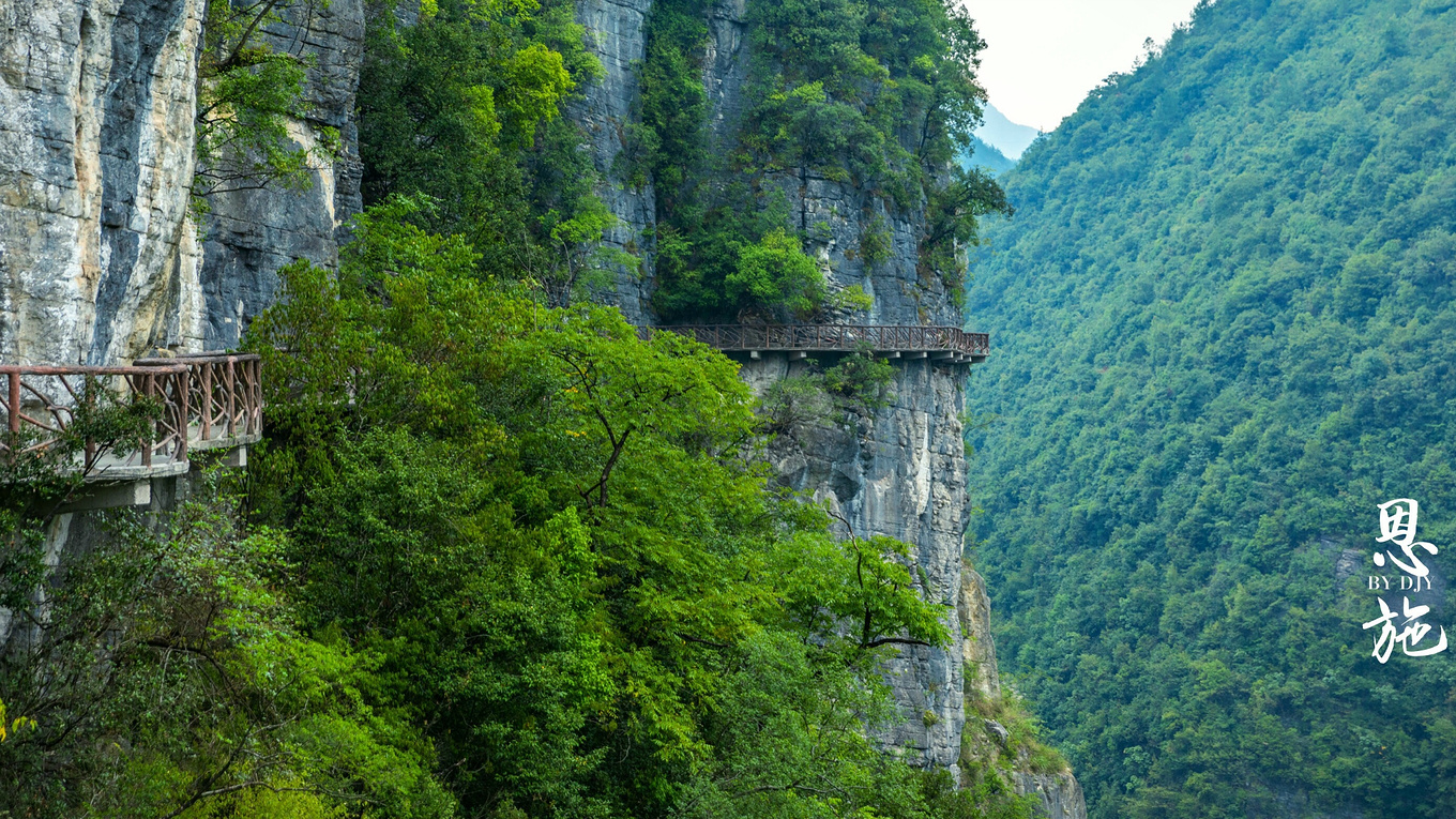 鹿院坪山间瀑布