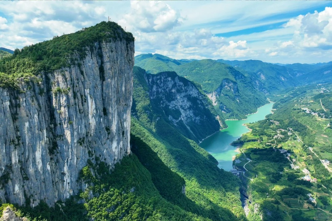 恩施大峡谷晨雾景观