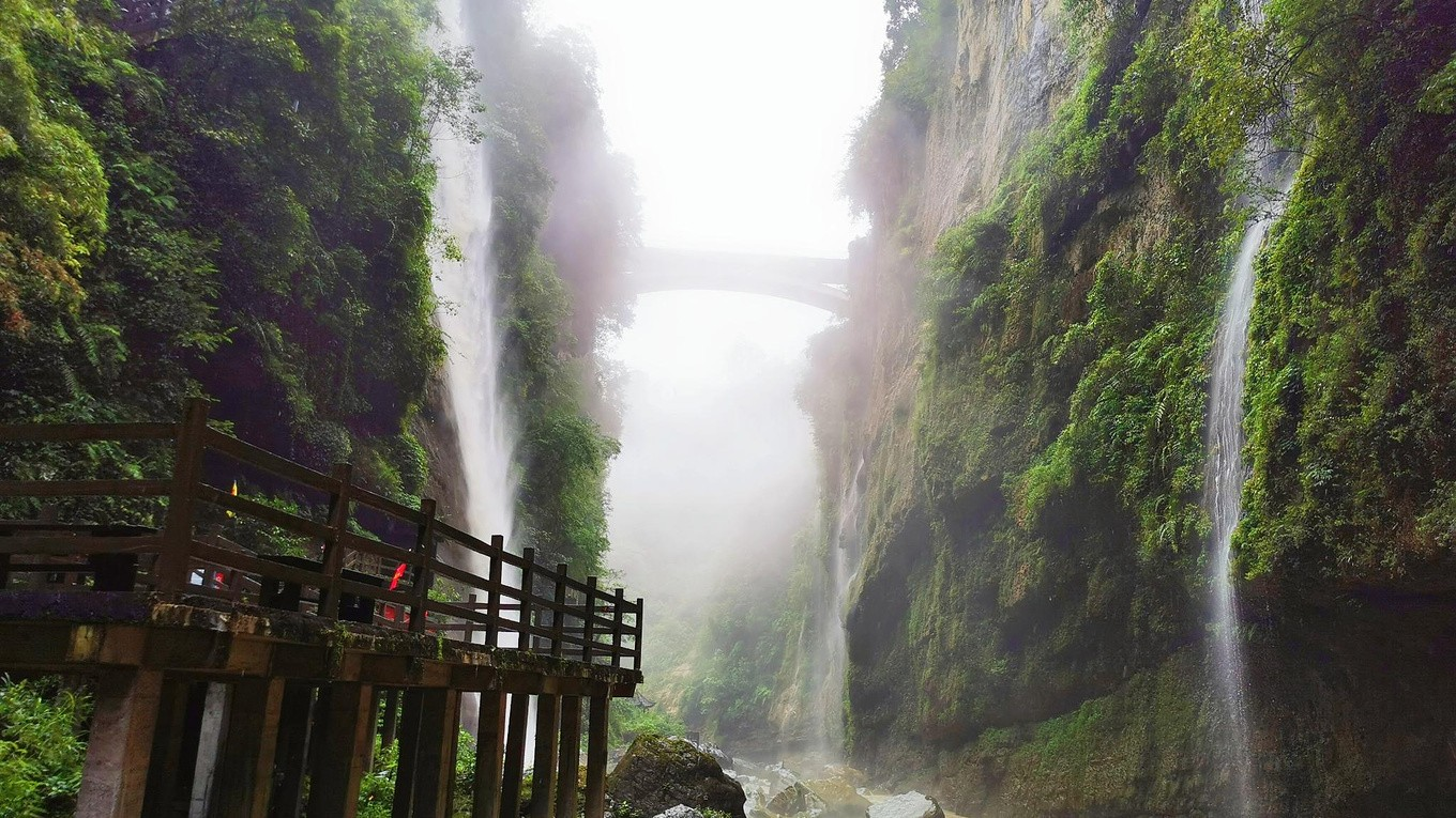 云龙河地缝